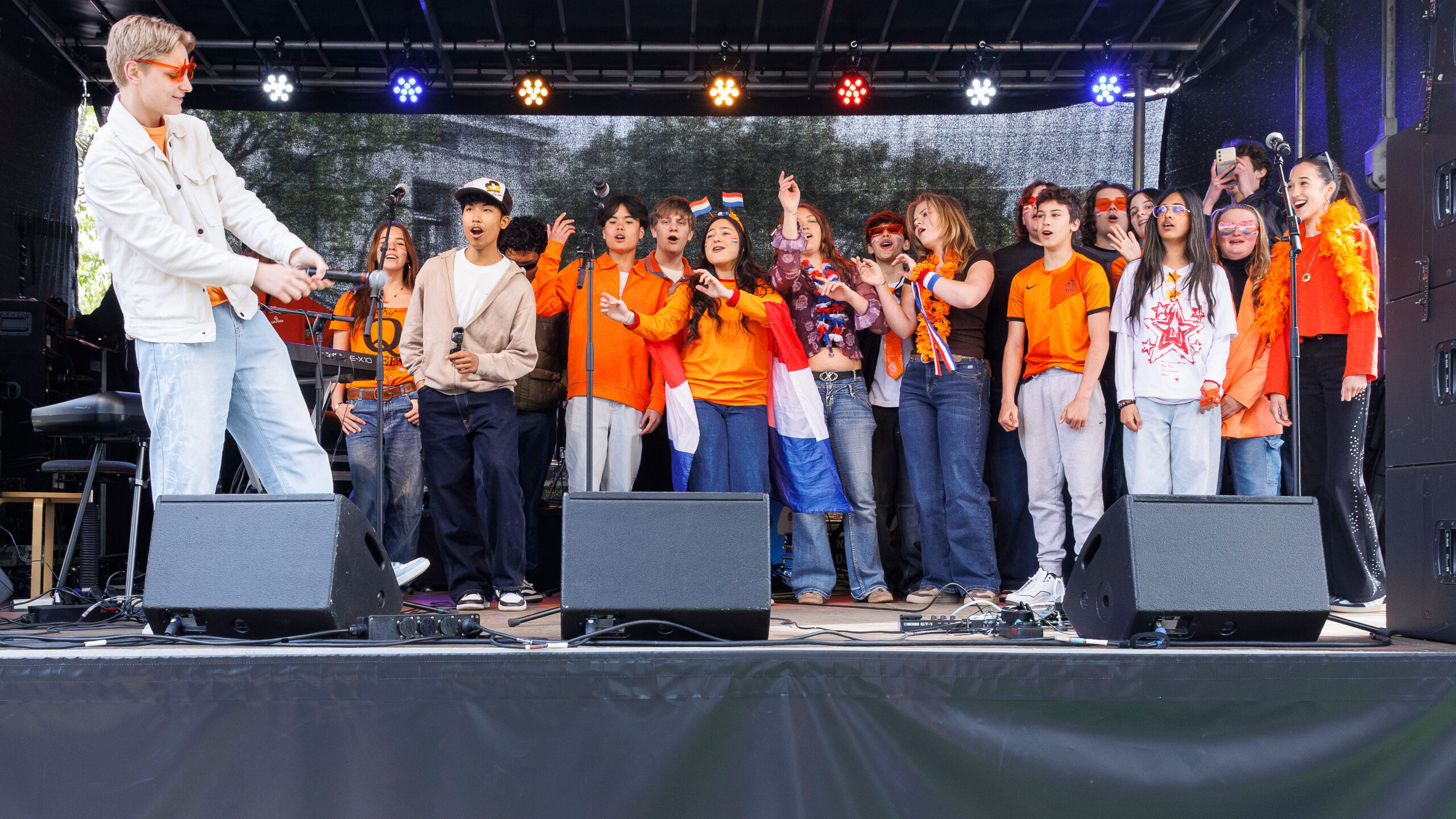 Hart talent on tour podium